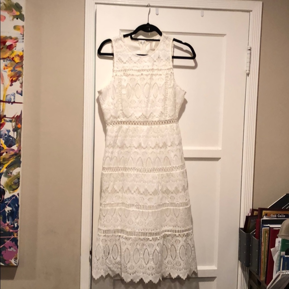 White lace sleeveless dress by JOA